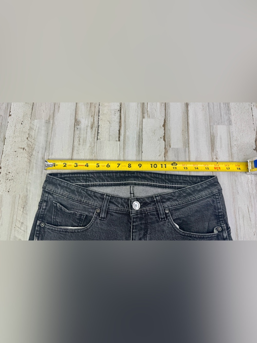 Volcom Women’s Black Jeans 32 (32x33) Slim Straight Fit - Picture 6 of 12